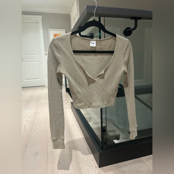 TNA Cropped Longsleeve - Picture 1 of 2